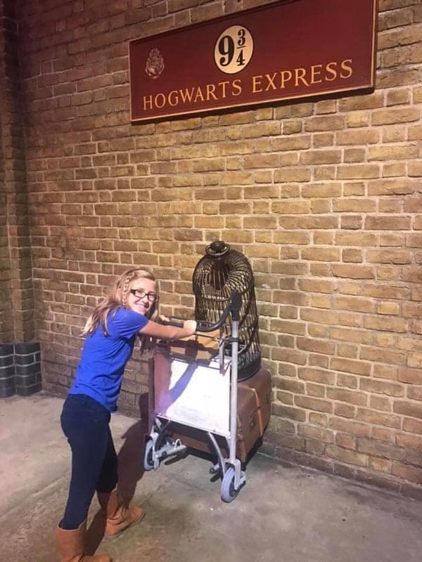 Harry-Potter-London-Studio-Tour-girl-Amy-Rogers