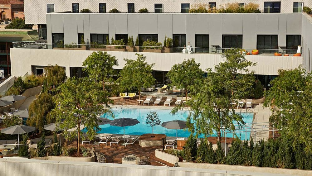 An arial view of the pool and pool deck at the Kimpton Sawyer Hotel.