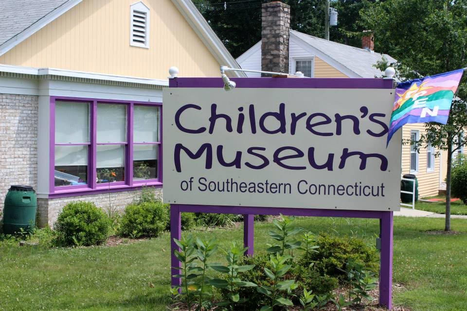 The outdoor entrance sign to Niantic Children's Museum.
