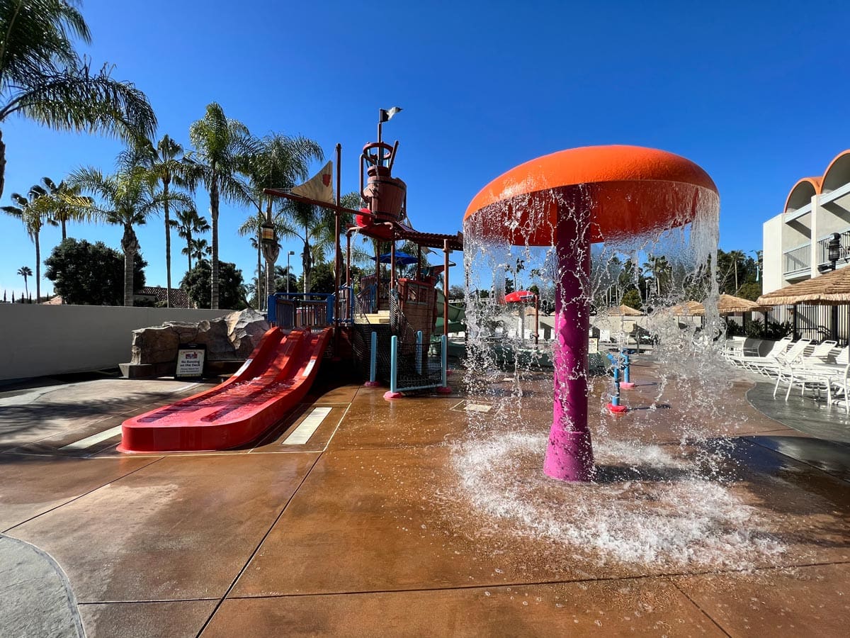 The on-site splash pad playground at Howard Johnson Anaheim.