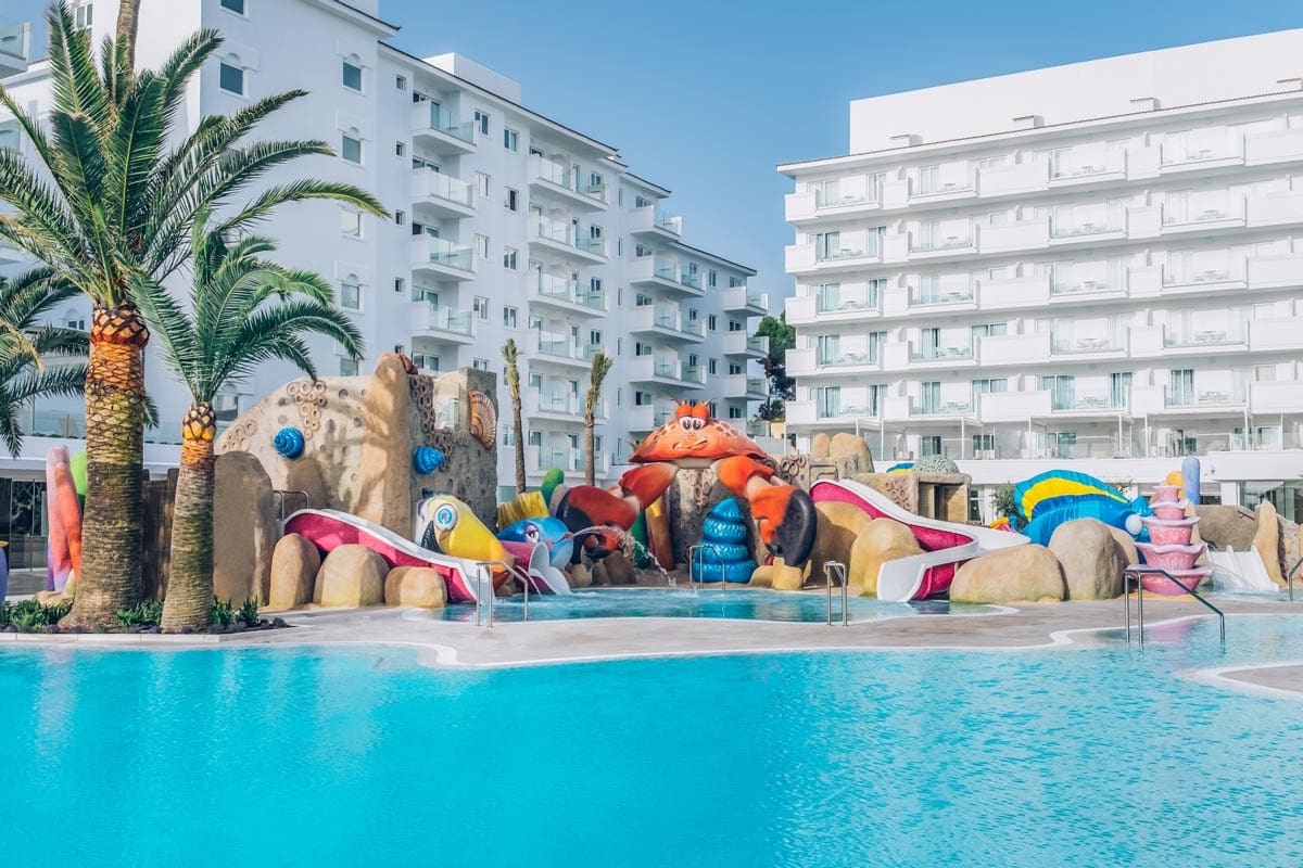The marine-themed kids' pool with small pool slides at Iberostar® Alcudia Park, one of the best all-inclusive hotels in Mallorca for families.