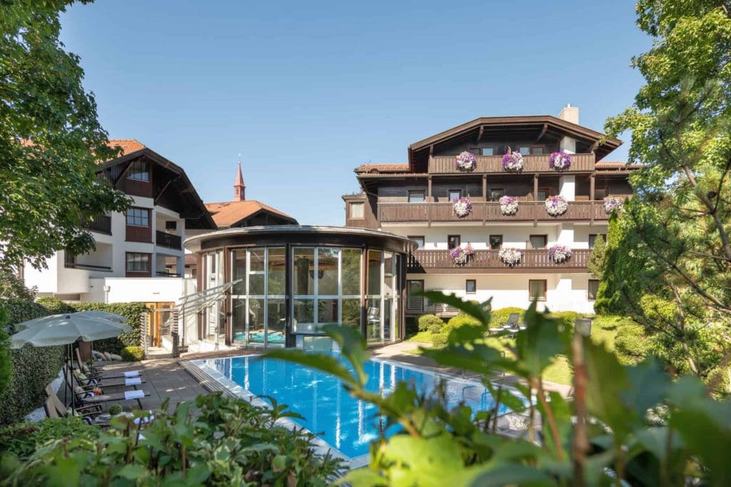 The outdoor pool and lush surroundings of Hotel Bon Alpina. 
