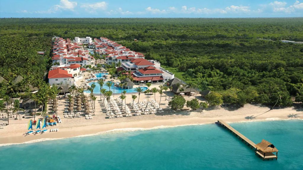 A view of the pool and beach at Dreams Dominicus La Romana