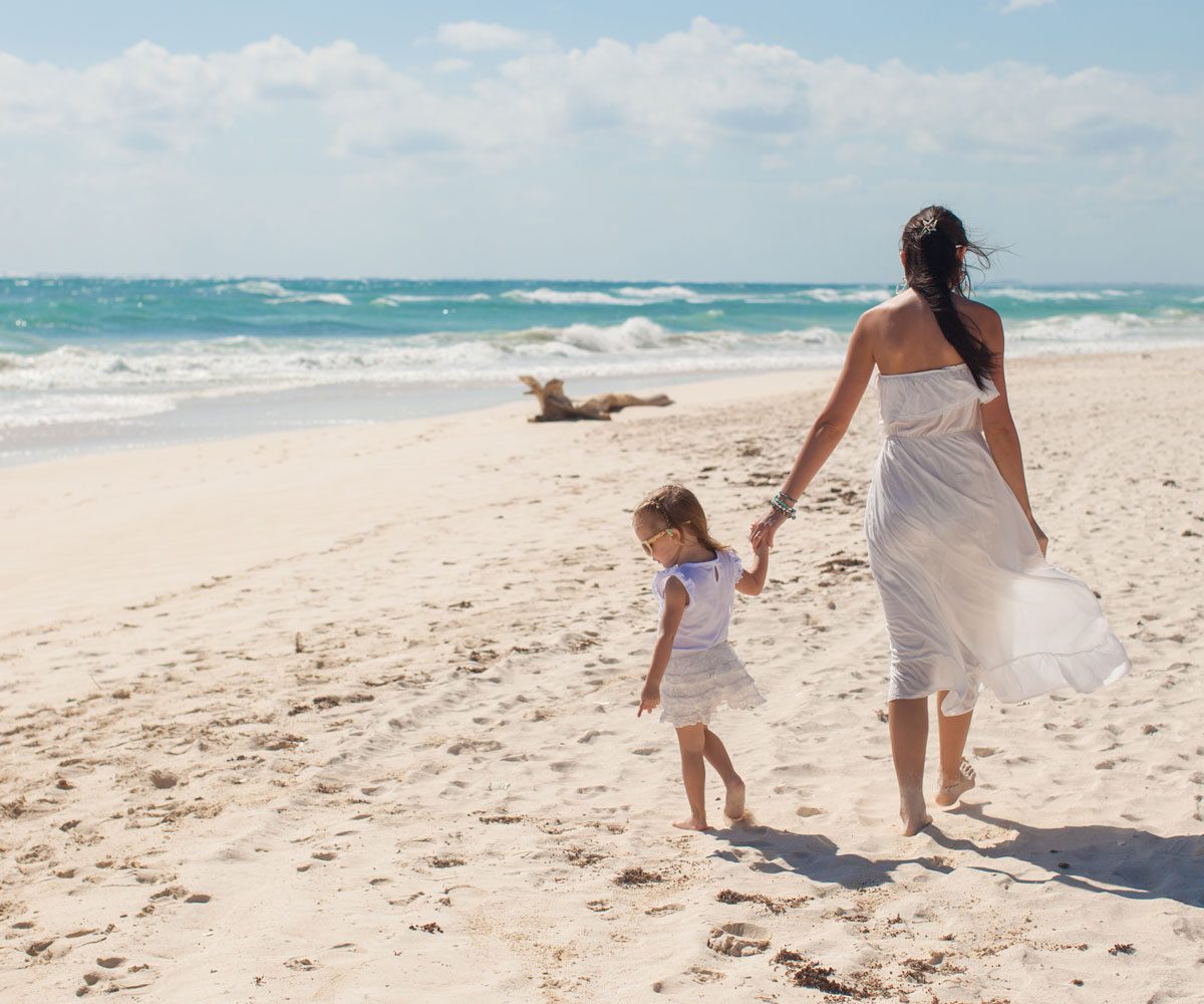 A view of a mother and daughter walking on a Marriott property in Mexico.